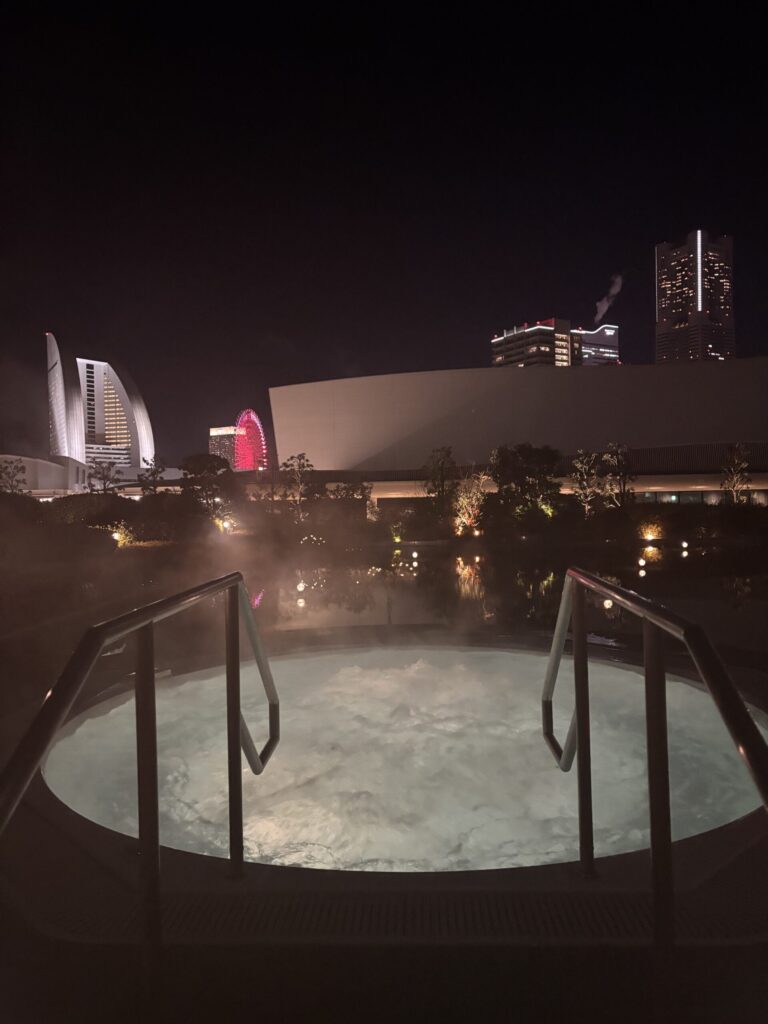 ザ・カハラ・ホテル&リゾート横浜のジャグジー 夜