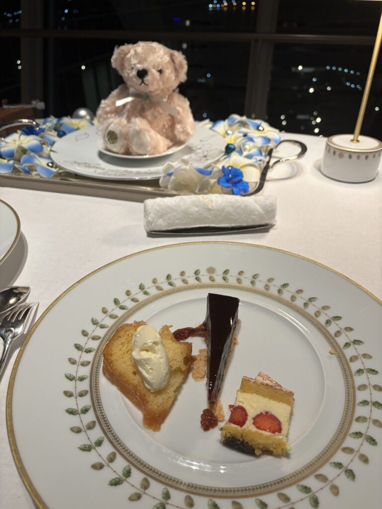 ザ・カハラ・ホテル&リゾート横浜のイタリアン OZIO デザート ケーキワゴン