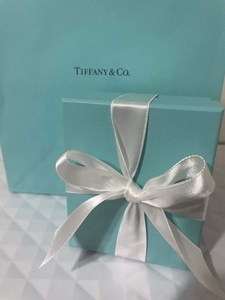 TIFFANY&COのティファニーブルーのラッピング