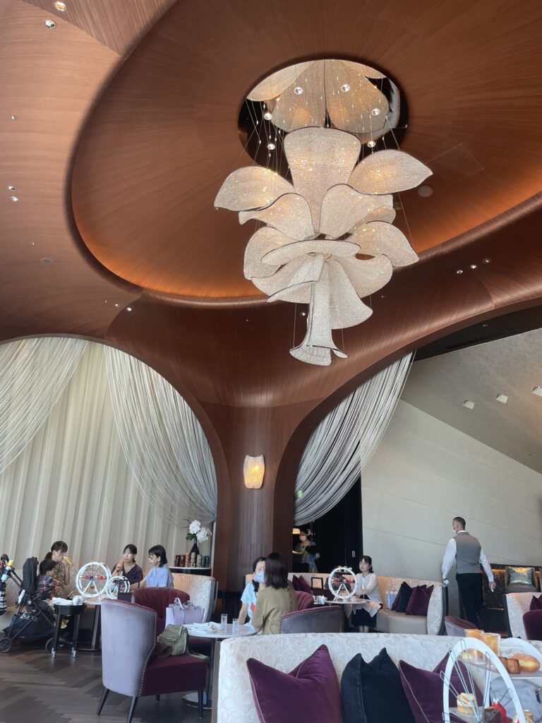 ザ・カハラ・ホテル&リゾート横浜のラウンジ THE KAHALA LOUNGE