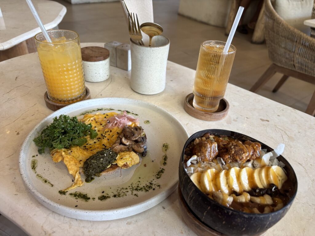 CAFE ORGANIC バリ カフェ スクランブルエッグ ピーナッツボウル