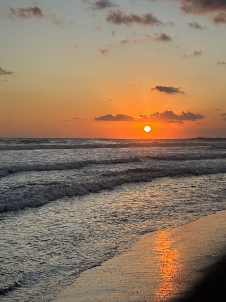 バリ　スミニャック　夕日