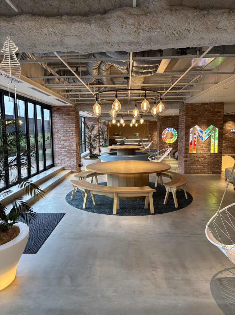 OMO5函館　ラウンジ　OMOベース